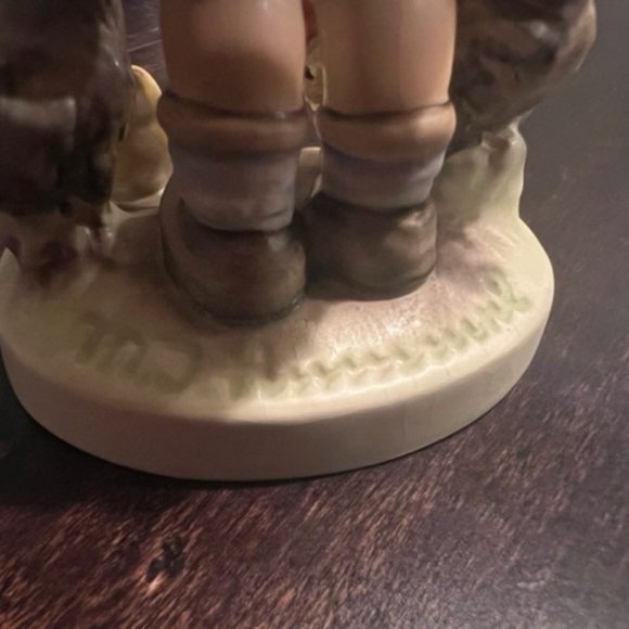 Goebel Hummel Figurine 'Feeding Time' 199/0 Girl with Chickens West Germany - Picture 9 of 11